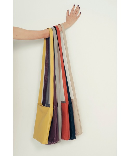 TASINAMI（タシナミ）の「TASINAMI スムースレザーコートポケットバッグ (TA-2011)（ショルダーバッグ・レディース・ワイン/イエロー/グレー/ブラック/オレンジ/ベージュ/カーキ・FREE）」の11枚目の写真