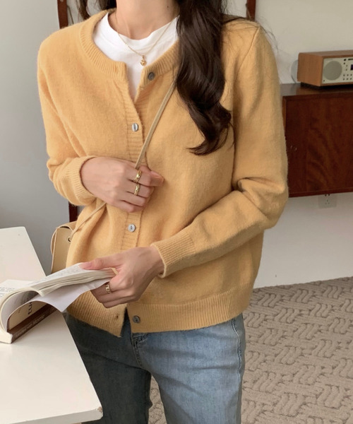 emi+（エミプラス）の「クルーネックニットカーディガン（ニット/セーター・レディース・イエロー/モカ/ブラック/パープル/グレー・M/L）」の5枚目の写真