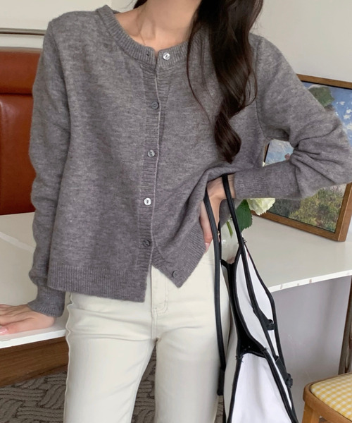 emi+（エミプラス）の「クルーネックニットカーディガン（ニット/セーター・レディース・イエロー/モカ/ブラック/パープル/グレー・M/L）」の7枚目の写真