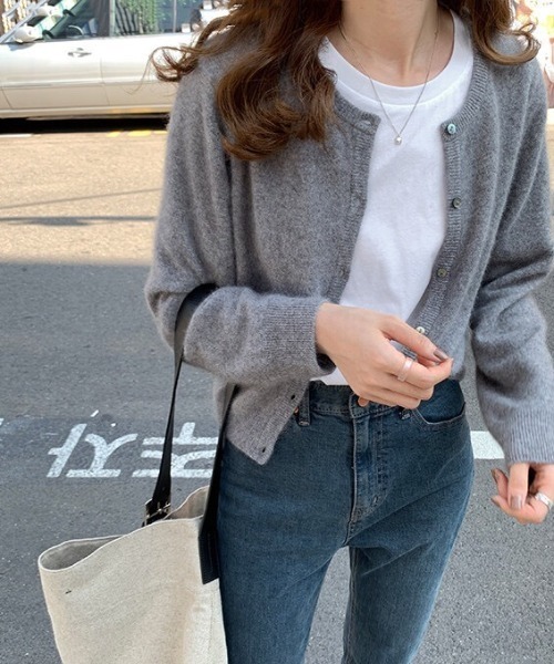 emi+（エミプラス）の「クルーネックニットカーディガン（ニット/セーター・レディース・イエロー/モカ/ブラック/パープル/グレー・M/L）」の6枚目の写真