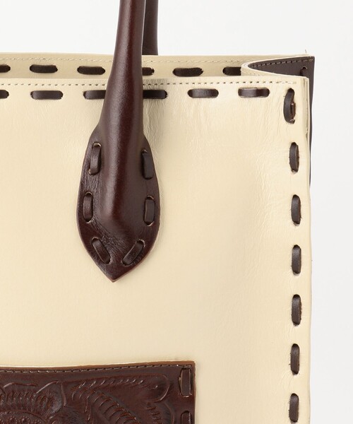 CARVING TRIBES（カービングトライブス）の「Daniela（トートバッグ