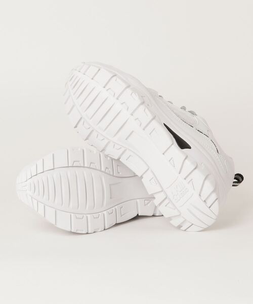 AKIII CLASSIC（アキクラシック）の「AKIII CLASSIC/アキクラシック URBAN TRACKER JE レディーススニーカー【日本限定】(アーバントラッカーJE) AKC-0025（スニーカー・レディース・ホワイト×ブラック/ホワイト×レッド・23.5cm/24.5cm/25.0cm/23.0cm/24.0cm）」の4枚目の写真