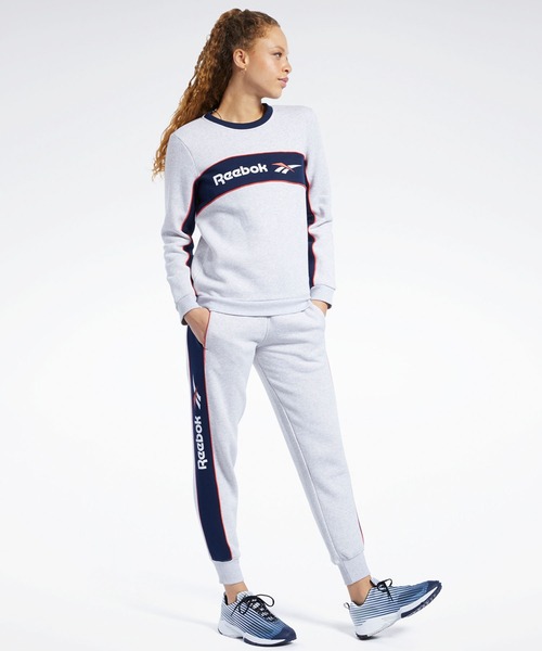 Reebok(リーボック)の「クラシックス リニア フリース クルー スウェットシャツ / Classics Linear Fleece Crew Sweatshirt (スウェット・レディース・ライトグレー/ネイビー・SMALL/LARGE/MEDIUM/X-LARGE)」の5枚目の写真