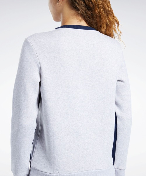 Reebok(リーボック)の「クラシックス リニア フリース クルー スウェットシャツ / Classics Linear Fleece Crew Sweatshirt (スウェット・レディース・ライトグレー/ネイビー・SMALL/LARGE/MEDIUM/X-LARGE)」の6枚目の写真