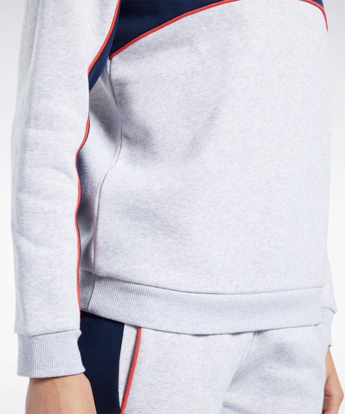 Reebok(リーボック)の「クラシックス リニア フリース クルー スウェットシャツ / Classics Linear Fleece Crew Sweatshirt (スウェット・レディース・ライトグレー/ネイビー・SMALL/LARGE/MEDIUM/X-LARGE)」の7枚目の写真