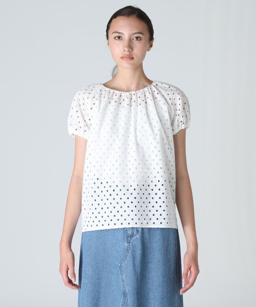 Maison de Beige（メゾンドベージュ）の「《Maison de Beige》コットンレースブラウス（シャツ/ブラウス・レディース・オフホワイト/グレイッシュブルー/カーキ・9号/7号/11号）」の6枚目の写真