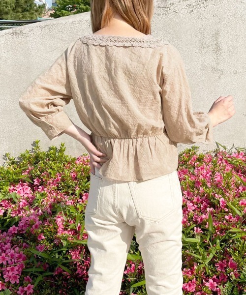 apres jour（アプレジュール）の「コットンレースVネックブラウス【ZOZOTOWN限定アイテム】（シャツ/ブラウス・レディース・アイボリー/オフホワイト/ピンクベージュ・フリー/X-LARGE）」の9枚目の写真