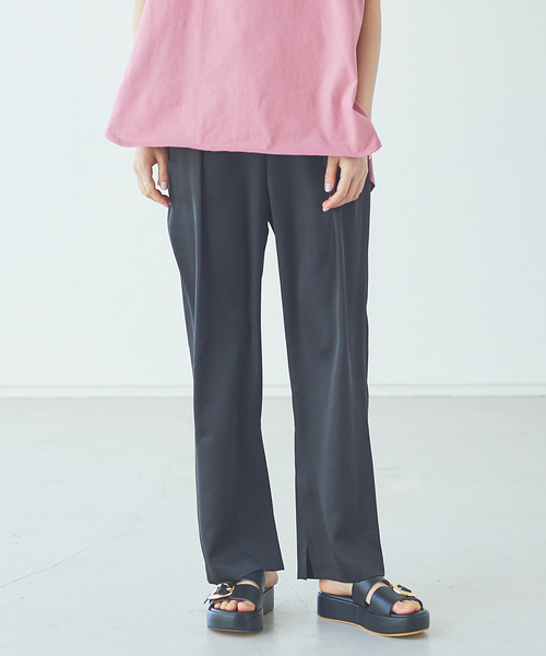 abahouse mavie(アバハウスマヴィ)の「サテンタックパンツ(その他パンツ・レディース・ベージュ/ブラック/グレイッシュブルー・38/36)」の1枚目の写真