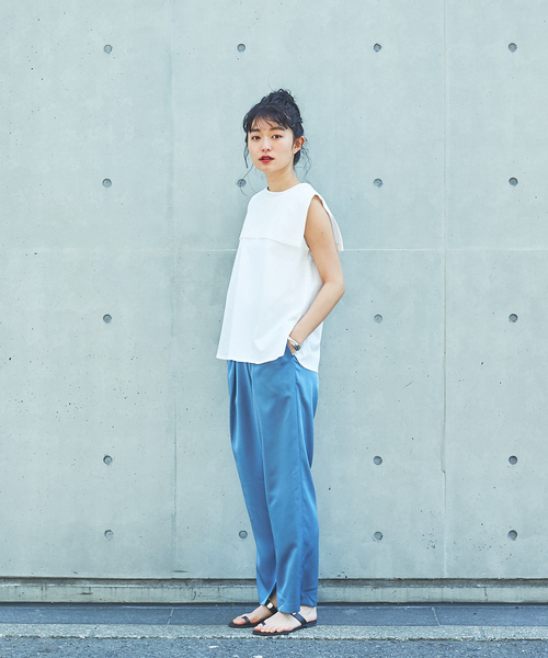 abahouse mavie(アバハウスマヴィ)の「サテンタックパンツ(その他パンツ・レディース・ベージュ/ブラック/グレイッシュブルー・38/36)」の4枚目の写真