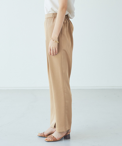 abahouse mavie(アバハウスマヴィ)の「サテンタックパンツ(その他パンツ・レディース・ベージュ/ブラック/グレイッシュブルー・38/36)」の9枚目の写真