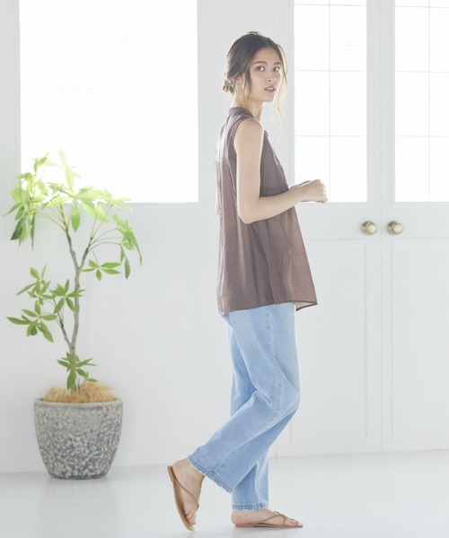 LIPSTAR（リップスター）の「【WEB別注カラーあり】シアーピンタックノースリーブブラウス（シャツ/ブラウス・レディース・オレンジ/ブラウン/オフホワイト/グリーン・M）」の16枚目の写真