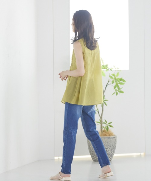 LIPSTAR（リップスター）の「【WEB別注カラーあり】シアーピンタックノースリーブブラウス（シャツ/ブラウス・レディース・オレンジ/ブラウン/オフホワイト/グリーン・M）」の8枚目の写真