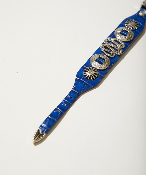 TOGA PULLA（トーガ　プルラ）の「メタルレザーバングル TP12-AK256（ブレスレット・レディース・ブラック/ブルー・FREE/2）」の11枚目の写真