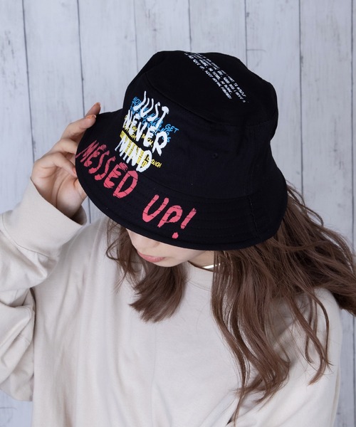 Anuenue(アヌエヌエ)の「ロゴ入りバケットハット(ハット・レディース・A/B/C/D/E/F/G/H/I/J/K/L/M/N/O/P・FREE)」の2枚目の写真