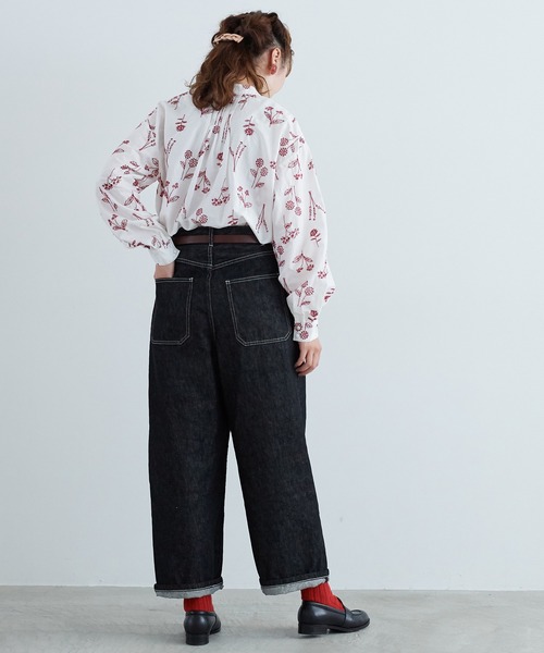 Chambre de charme お花図鑑刺繍ボタンブラウス chambre de charme（シャンブルドゥシャーム）の「cdc お花図鑑