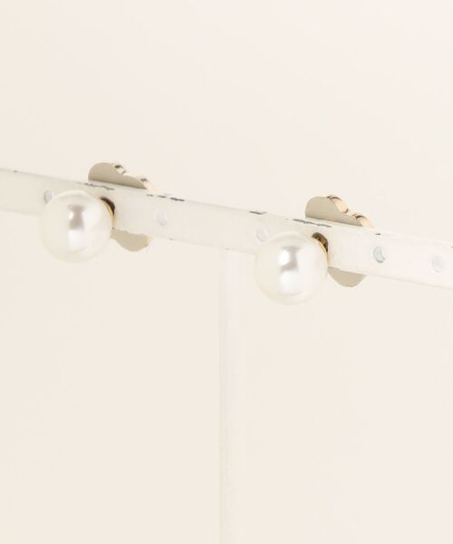 tone(トーン)の「【Mee】2way フラワーピアス × パールキャッチ(MA)(ピアス(両耳用)・レディース・ホワイト/ブラック・FREE)」の6枚目の写真