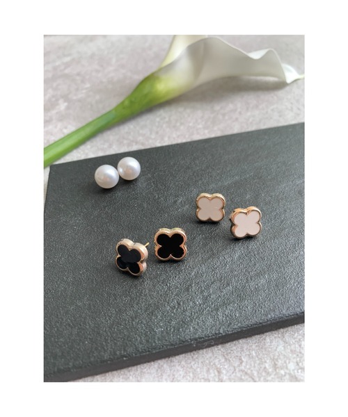 tone(トーン)の「【Mee】2way フラワーピアス × パールキャッチ(MA)(ピアス(両耳用)・レディース・ホワイト/ブラック・FREE)」の9枚目の写真