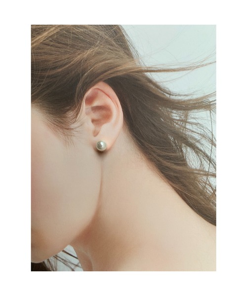 tone(トーン)の「【Mee】2way フラワーピアス × パールキャッチ(MA)(ピアス(両耳用)・レディース・ホワイト/ブラック・FREE)」の3枚目の写真