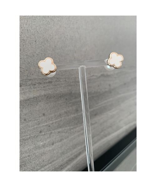 tone(トーン)の「【Mee】2way フラワーピアス × パールキャッチ(MA)(ピアス(両耳用)・レディース・ホワイト/ブラック・FREE)」の5枚目の写真