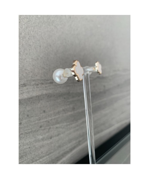 tone(トーン)の「【Mee】2way フラワーピアス × パールキャッチ(MA)(ピアス(両耳用)・レディース・ホワイト/ブラック・FREE)」の7枚目の写真