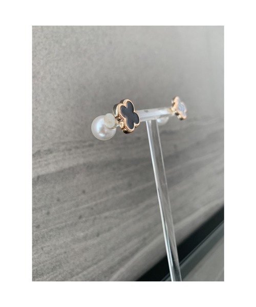 tone(トーン)の「【Mee】2way フラワーピアス × パールキャッチ(MA)(ピアス(両耳用)・レディース・ホワイト/ブラック・FREE)」の10枚目の写真