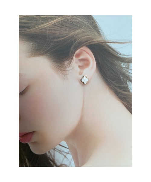 tone(トーン)の「【Mee】2way フラワーピアス × パールキャッチ(MA)(ピアス(両耳用)・レディース・ホワイト/ブラック・FREE)」の11枚目の写真