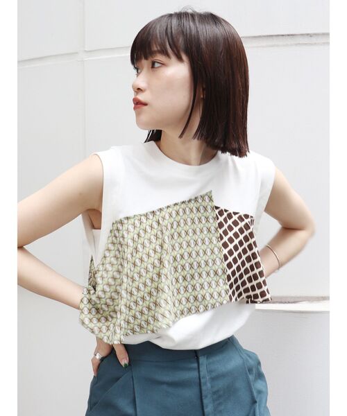 MURUA（ムルーア）の「ラッフルドッキングトップス（Tシャツ/カットソー・レディース・ホワイト/グレー・FREE）」の2枚目の写真