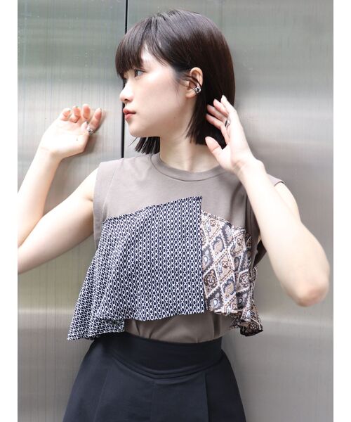 MURUA（ムルーア）の「ラッフルドッキングトップス（Tシャツ/カットソー・レディース・ホワイト/グレー・FREE）」の8枚目の写真