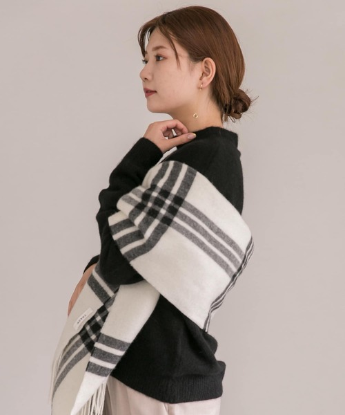 URBAN RESEARCH ROSSO WOMEN(アーバンリサーチ ロッソ)の「エアリーニットハイネックプルオーバー(ニット/セーター・レディース・ブラック/オレンジ/アイボリー・FREE)」の13枚目の写真