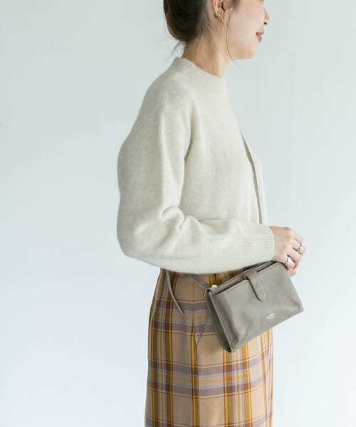 URBAN RESEARCH ROSSO WOMEN(アーバンリサーチ ロッソ)の「エアリーニットハイネックプルオーバー(ニット/セーター・レディース・ブラック/オレンジ/アイボリー・FREE)」の17枚目の写真