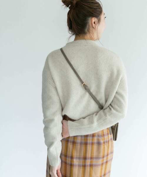URBAN RESEARCH ROSSO WOMEN(アーバンリサーチ ロッソ)の「エアリーニットハイネックプルオーバー(ニット/セーター・レディース・ブラック/オレンジ/アイボリー・FREE)」の18枚目の写真
