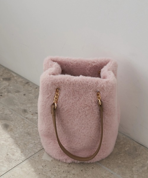 earth music&ecology(アースミュージックアンドエコロジー)の「ファー巾着バッグ *(ハンドバッグ・レディース・ブラウン/ピンク/アイボリー・FREE)」の3枚目の写真