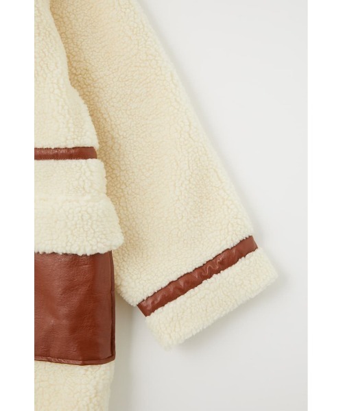 MOUSSY(マウジー)の「BOXY BOA MIDDLE コート(ムートンコート・レディース・ベージュ/ブラック/アイボリー・FREE)」の15枚目の写真