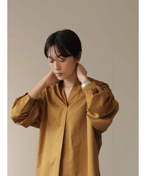 Ameri VINTAGE - ☆新品未使用☆ HELROUS  キャメルサテンブラウス　M Ameri VINTAGE - ☆新品未使用☆ HELROUS キャメルサテン