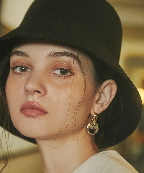 EIMY ISTOIRE(エイミーイストワール)の「オバールプレートピアス(ピアス(両耳用)・レディース・シルバー/ゴールド・FREE)」の13枚目の写真