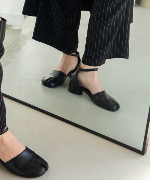 VACANCY（ヴァカンシー）の「足袋アンクルストラップサンダル（サンダル・レディース・ブラック/シルバー・SMALL/MEDIUM/LARGE/X-LARGE）」の14枚目の写真