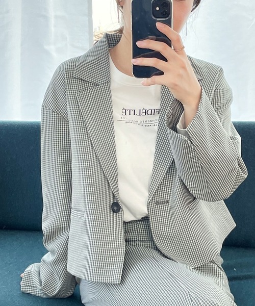 mysty woman(ミスティウーマン)の「アソートショートテーラージャケット 263851(テーラードジャケット・レディース・モカ/グレー系/ベージュ系・FREE)」の2枚目の写真