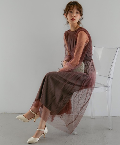niana(ニアナ)の「シャイニーサテン パーティーパンプス(パンプス・レディース・ブラック/ベージュ/シルバー・LL/S/M/L)」の4枚目の写真