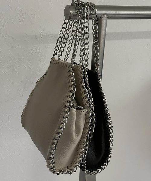 LVEU.（ラブユ.）の「Chain faux leather 2way bag / チェーン合皮2wayバッグ（ハンドバッグ・レディース・ブラック/アイボリー・FREE）」の14枚目の写真