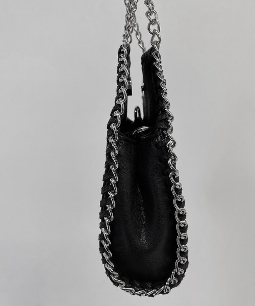 LVEU.（ラブユ.）の「Chain faux leather 2way bag / チェーン合皮2wayバッグ（ハンドバッグ・レディース・ブラック/アイボリー・FREE）」の17枚目の写真