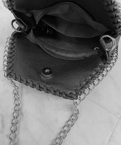 LVEU.（ラブユ.）の「Chain faux leather 2way bag / チェーン合皮2wayバッグ（ハンドバッグ・レディース・ブラック/アイボリー・FREE）」の18枚目の写真