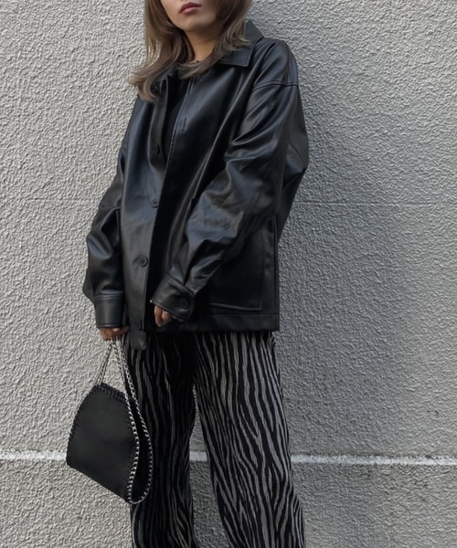 LVEU.（ラブユ.）の「Chain faux leather 2way bag / チェーン合皮2wayバッグ（ハンドバッグ・レディース・ブラック/アイボリー・FREE）」の11枚目の写真