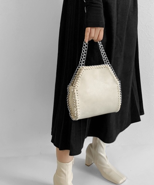 LVEU.（ラブユ.）の「Chain faux leather 2way bag / チェーン合皮2wayバッグ（ハンドバッグ・レディース・ブラック/アイボリー・FREE）」の7枚目の写真