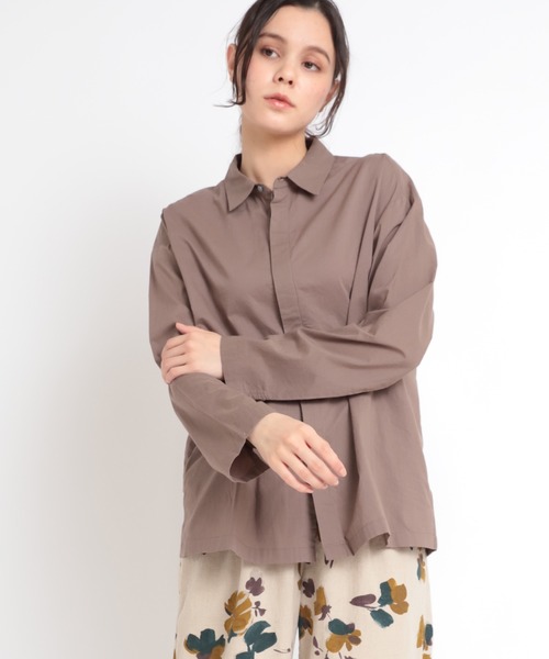 RNA-N(アールエヌエーエヌ)の「B2679 コットンサイドポケットシャツ(シャツ/ブラウス・レディース・オフホワイト/グレイッシュベージュ/ライトグレー/レモンイエロー・MEDIUM)」の3枚目の写真