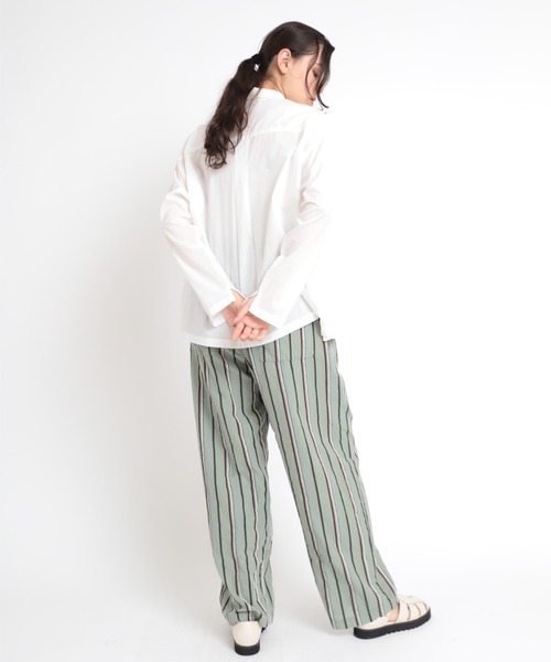 RNA-N(アールエヌエーエヌ)の「B2679 コットンサイドポケットシャツ(シャツ/ブラウス・レディース・オフホワイト/グレイッシュベージュ/ライトグレー/レモンイエロー・MEDIUM)」の17枚目の写真