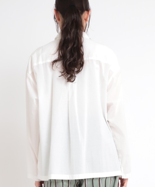 RNA-N(アールエヌエーエヌ)の「B2679 コットンサイドポケットシャツ(シャツ/ブラウス・レディース・オフホワイト/グレイッシュベージュ/ライトグレー/レモンイエロー・MEDIUM)」の8枚目の写真