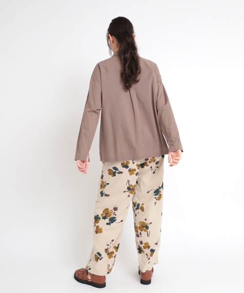 RNA-N(アールエヌエーエヌ)の「B2679 コットンサイドポケットシャツ(シャツ/ブラウス・レディース・オフホワイト/グレイッシュベージュ/ライトグレー/レモンイエロー・MEDIUM)」の9枚目の写真