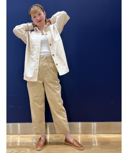 GAP（ギャップ）の「FREE&FLOW バックウエストゴム バレル カーキパンツ（チノパンツ・レディース・ブラック/ベージュ/ホワイト系その他/グリーン/ライトブルー・2/0/4/00/000/8/6/10）」の22枚目の写真