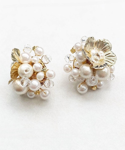 Zoule(ゾーラ)の「Zoule ゾーラ:pearl bouquet 淡水パールブーケピアス(ピアス(両耳用)・レディース・ゴールド/シルバー・FREE)」の4枚目の写真