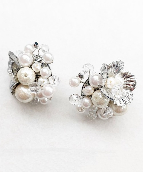 Zoule(ゾーラ)の「Zoule ゾーラ:pearl bouquet 淡水パールブーケピアス(ピアス(両耳用)・レディース・ゴールド/シルバー・FREE)」の5枚目の写真